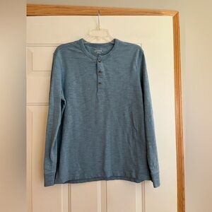 Men’s UNTICKit Yannik 3 button pull over Henley. Smokey light blue. Size medium